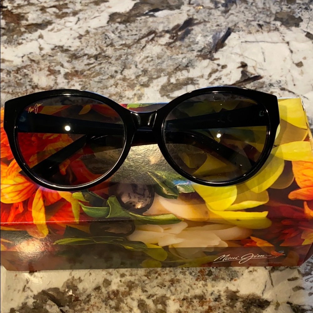 Maui Jim Venus Pool black sunglasses